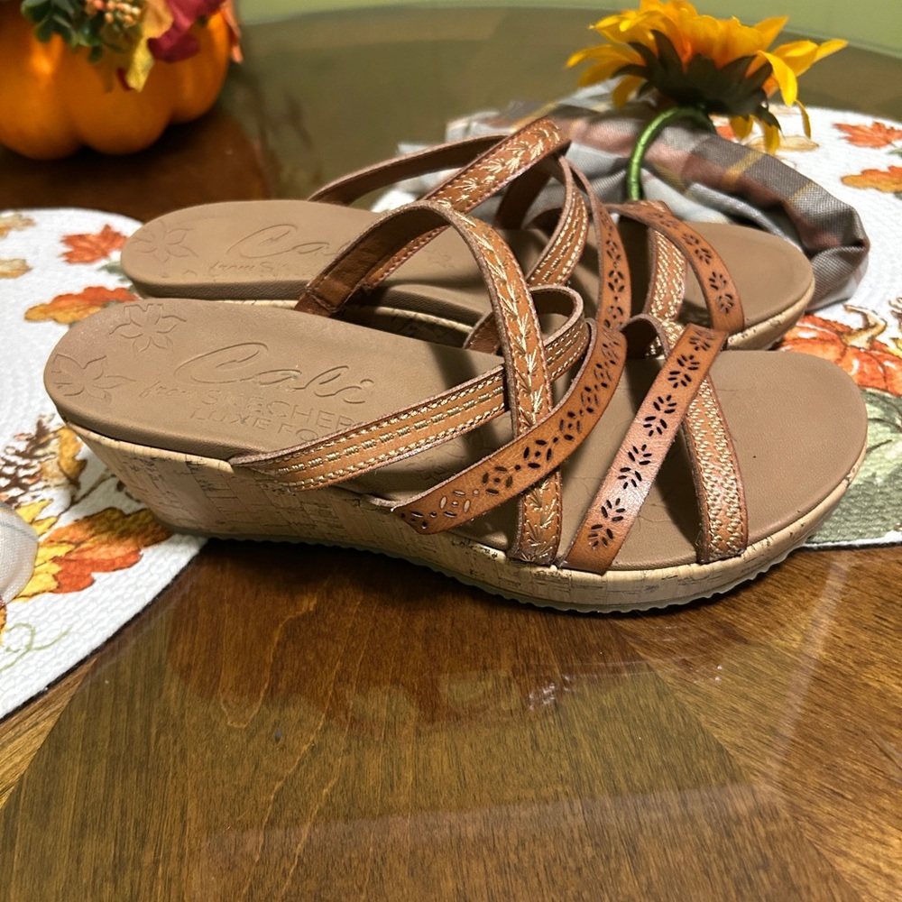 Sketchers Women's Tan Sandals